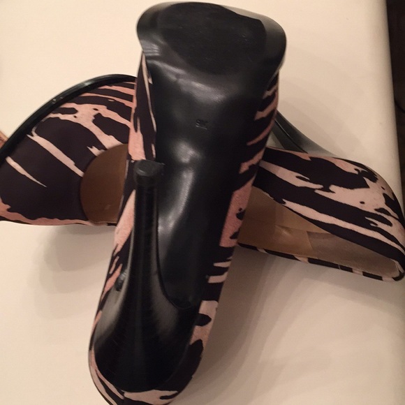 FLASH SALE New Guess Size 9M animal print Shoes 👠 - Picture 4 of 6